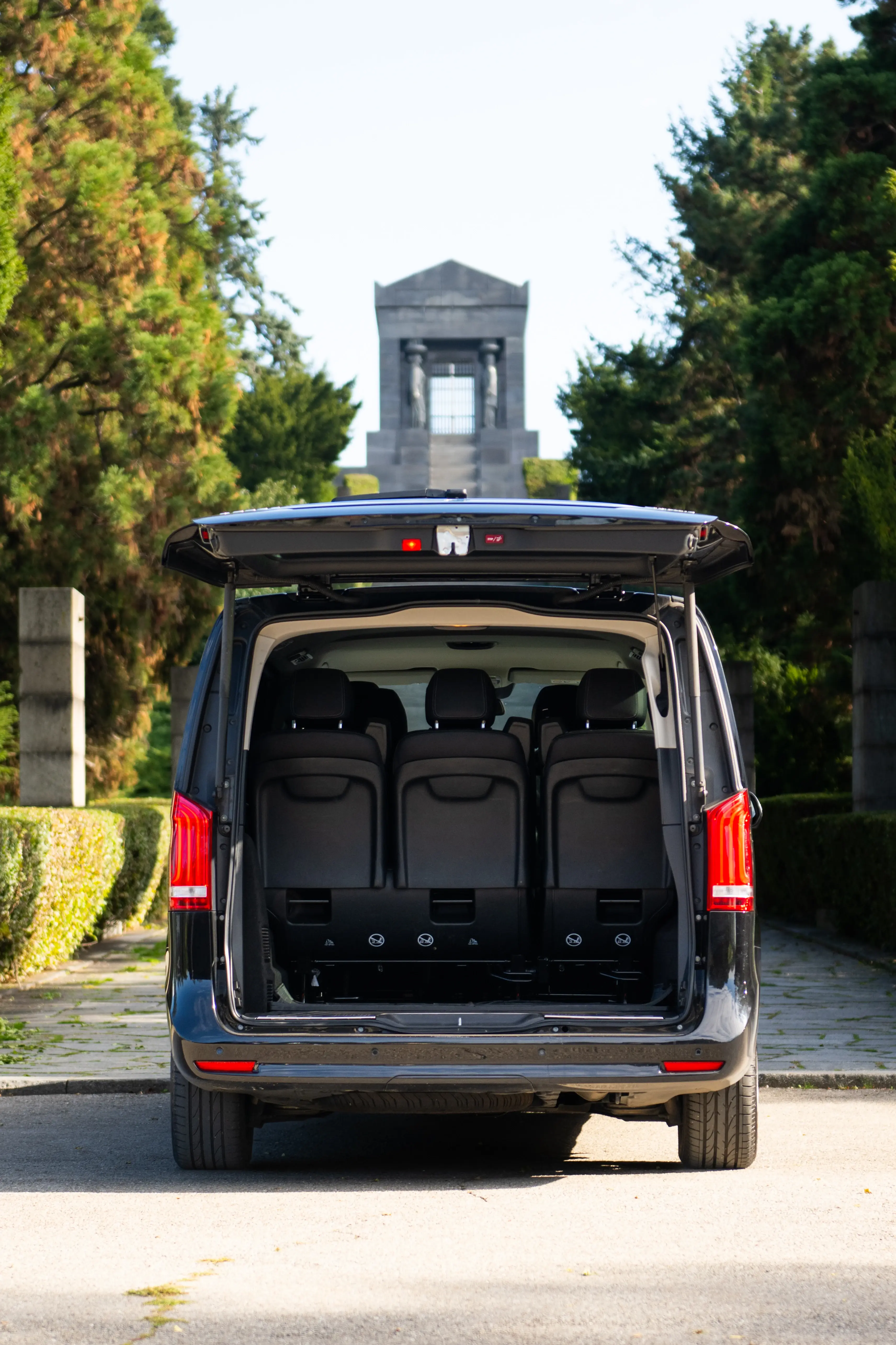Mercedes-Benz V-Class · Pristup kroz zadnja vrata