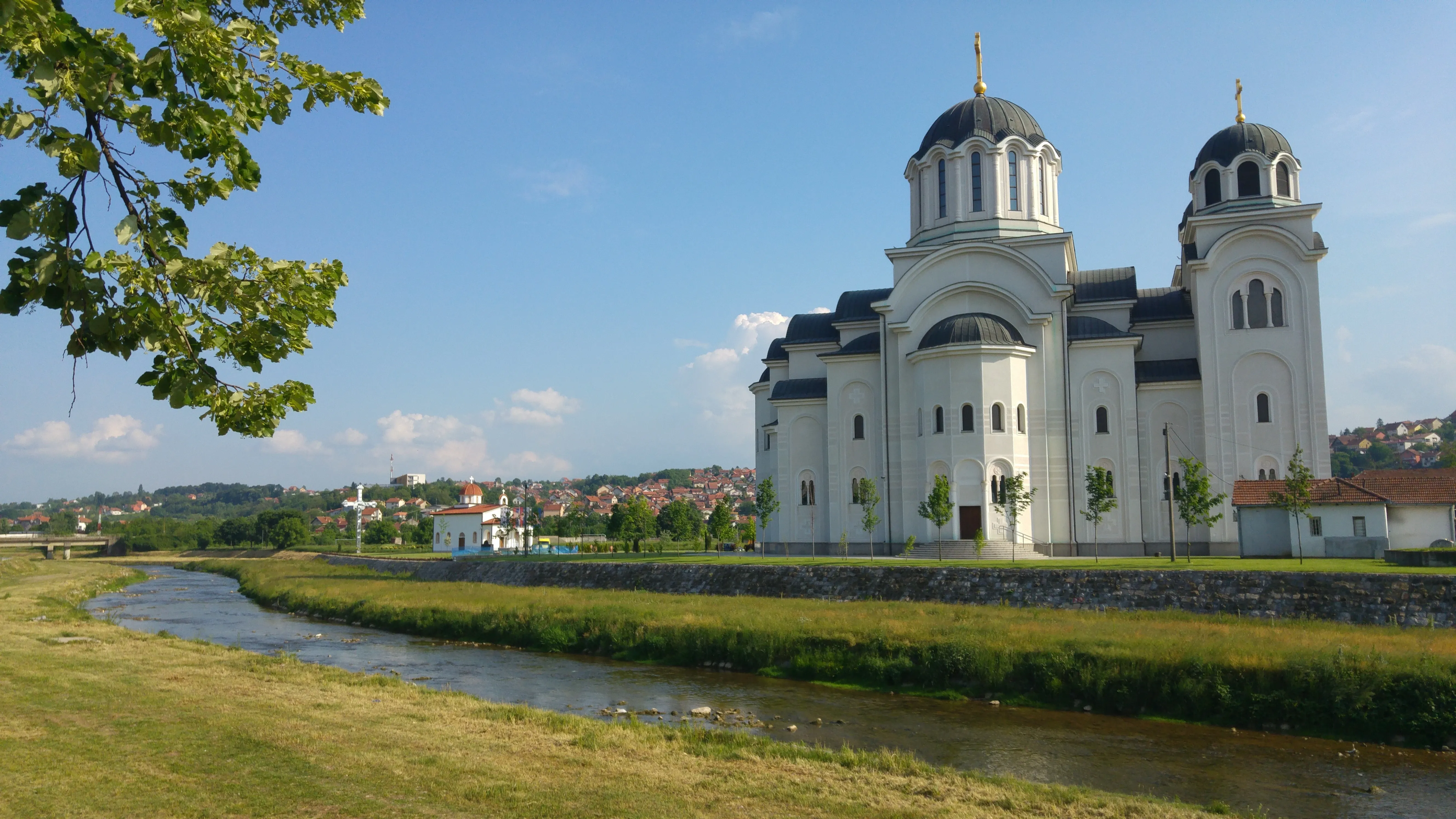 Crkva pored reke u Valjevu